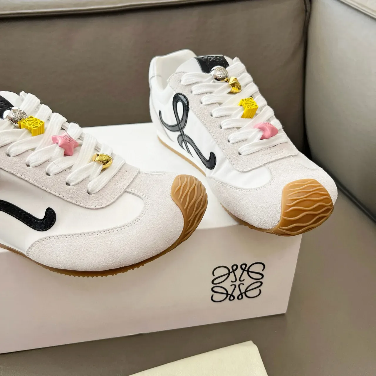 Loewe Flow Runner blanc noir Anagram Logo bande latérale capuchon caoutchouc orteil style de vie sneakers 4