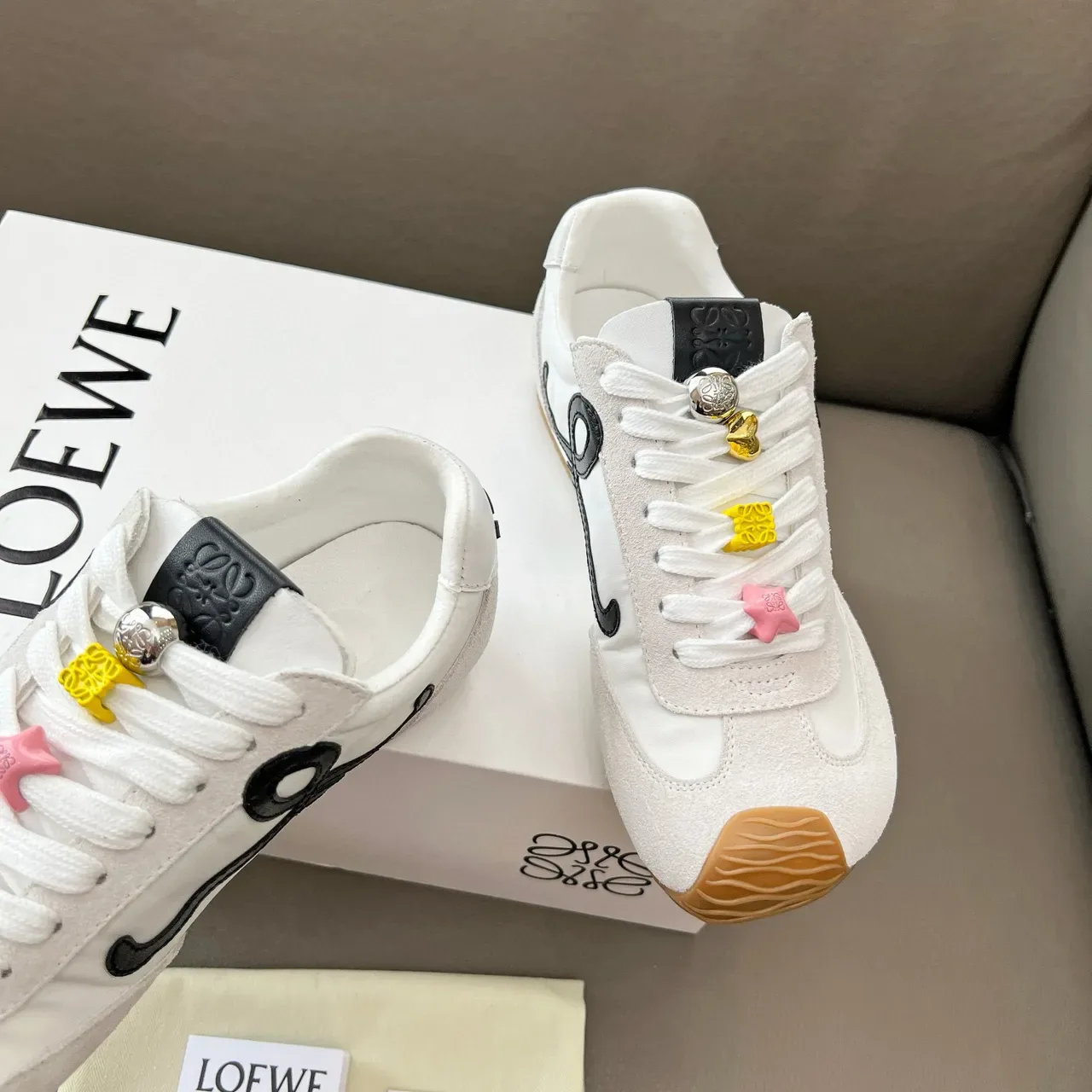 Loewe Flow Runner blanc noir Anagram Logo bande latérale capuchon caoutchouc orteil style de vie sneakers 5