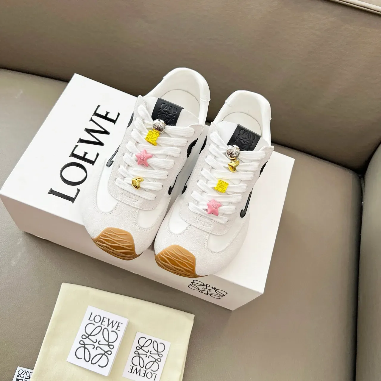 Loewe Flow Runner blanc noir Anagram Logo bande latérale capuchon caoutchouc orteil style de vie sneakers 6