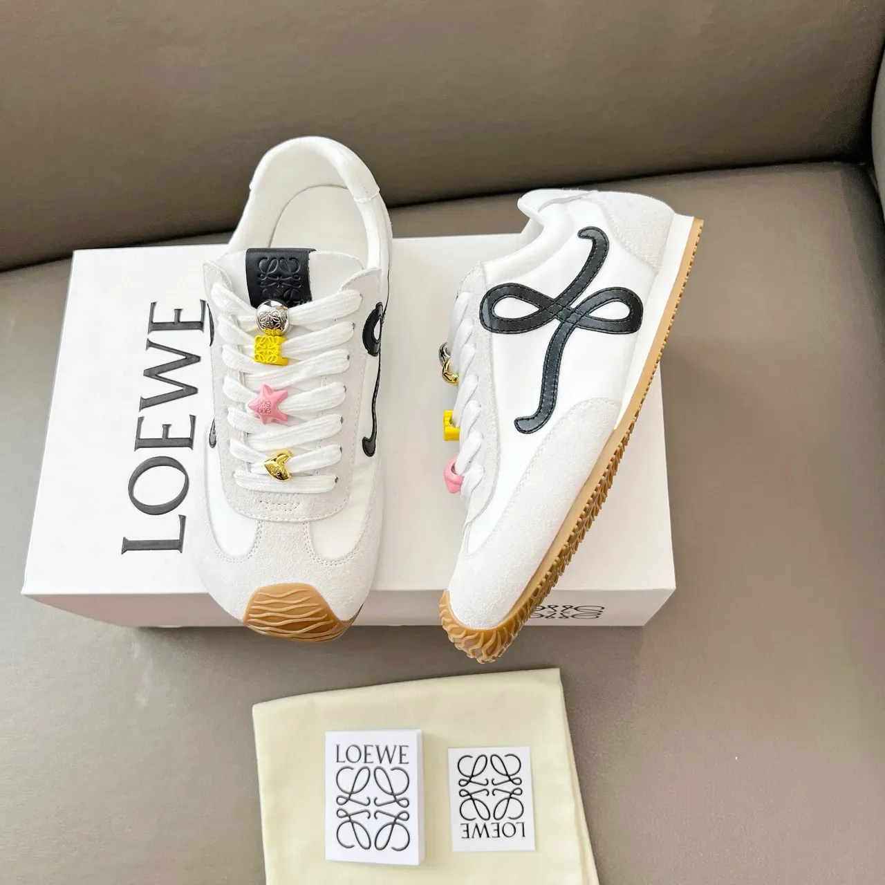 Loewe Flow Runner blanc noir Anagram Logo bande latérale capuchon caoutchouc orteil style de vie sneakers 8