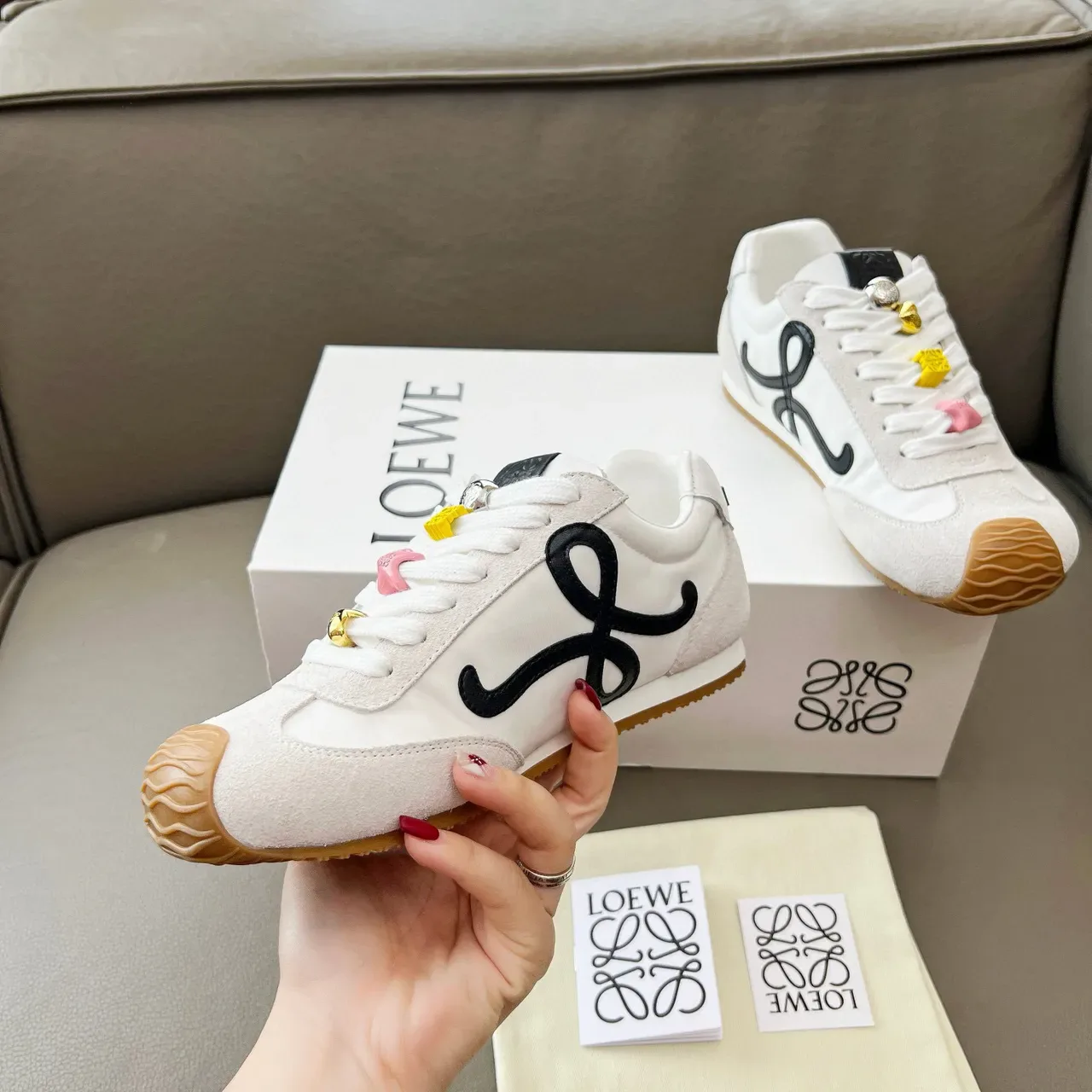 Loewe Flow Runner blanc noir Anagram Logo bande latérale capuchon caoutchouc orteil style de vie sneakers 9
