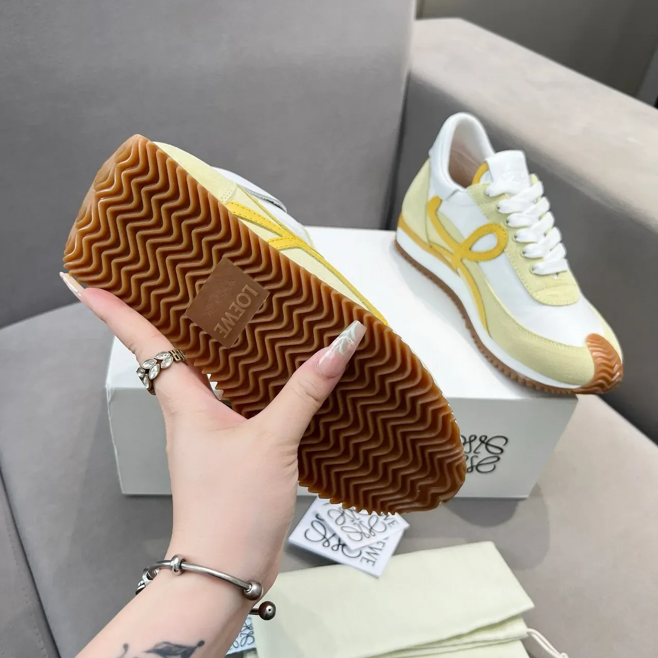 Loewe Blanc Jaune Low-Top Runner Silhouette Daim Et Cuir Lisse Panneau Lifestyle Sneakers 2