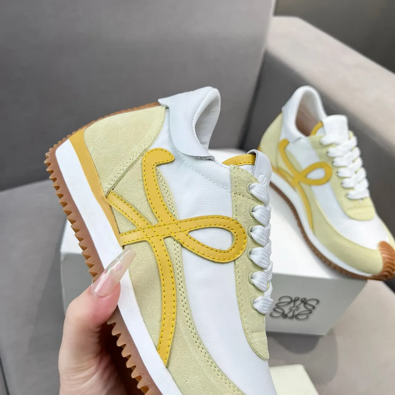Loewe Blanc Jaune Low-Top Runner Silhouette Daim Et Cuir Lisse Panneau Lifestyle Sneakers 4