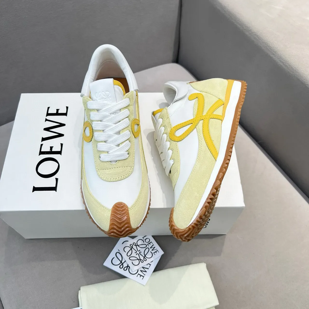 Loewe Blanc Jaune Low-Top Runner Silhouette Daim Et Cuir Lisse Panneau Lifestyle Sneakers 5