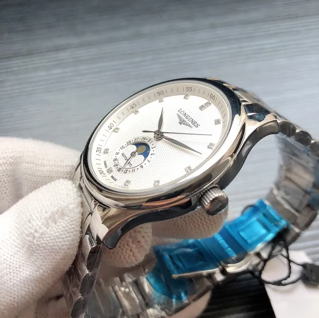 Longines Master Collection Acier Inoxydable de Teinte Argentée Cadran Blanc à Guilloché Phase Lunaire Montre Mécanique 6