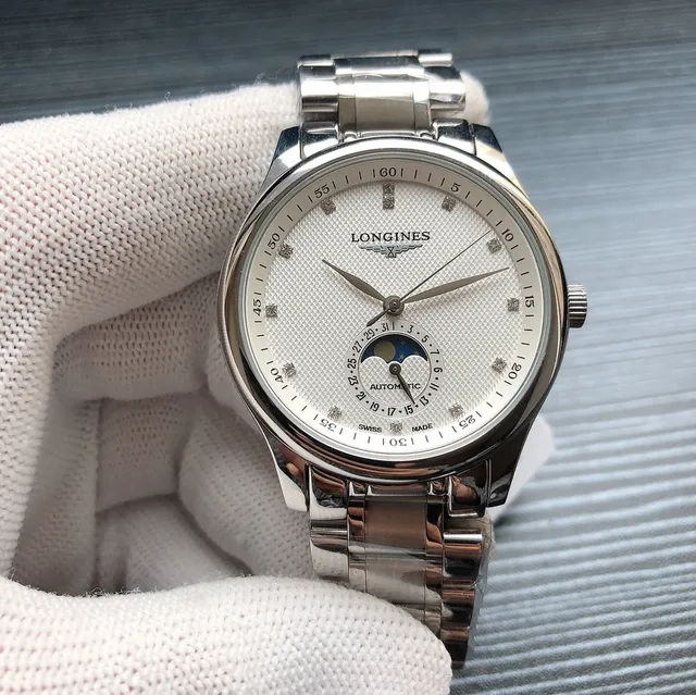 Longines Master Collection Acier Inoxydable de Teinte Argentée Cadran Blanc à Guilloché Phase Lunaire Montre Mécanique 7