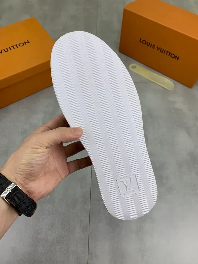 Louis Vuitton बेज सफेद सुएड अपर मोनोग्राम्ड वैम्प लोफर 2