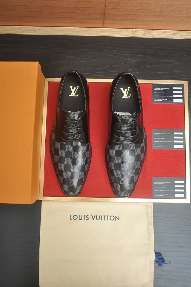 Louis Vuitton Sapatos Oxford Couro Patentado Preto e Cinza Damier Check 5