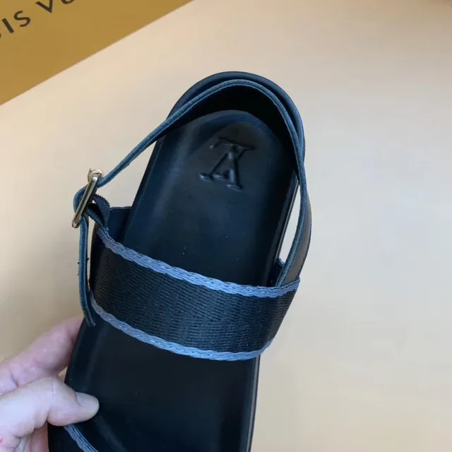 Louis Vuitton صندل كاجوال أسود و رمادي مع تقليم 5