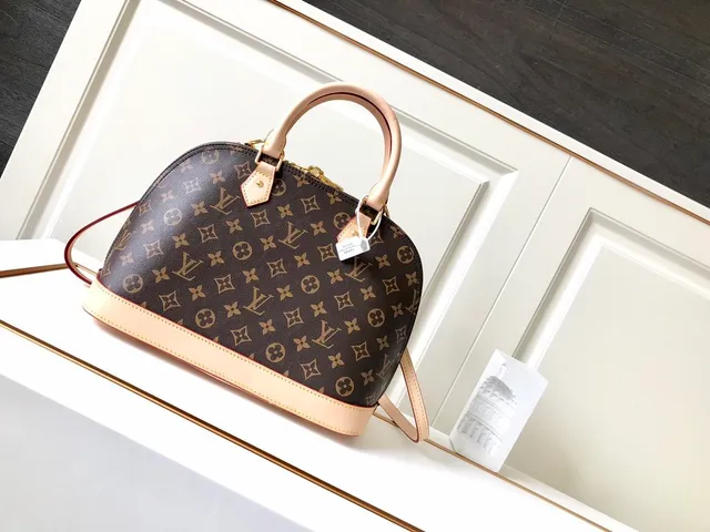 Louis Vuitton Sac Boston à Silhouette Dome-Top en Toile Monogramme Noir et Beige 2