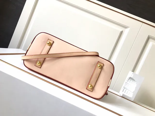 Louis Vuitton Sac Boston à Silhouette Dome-Top en Toile Monogramme Noir et Beige 5