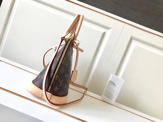 Louis Vuitton Sac Boston à Silhouette Dome-Top en Toile Monogramme Noir et Beige 7