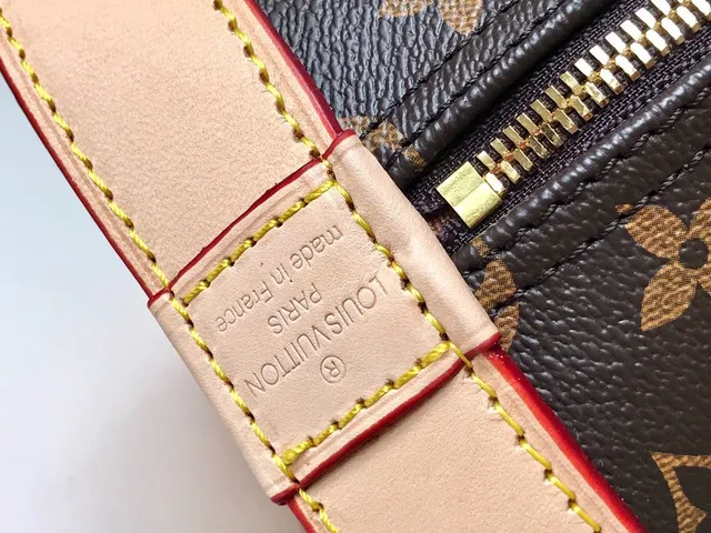 Louis Vuitton Sac Boston à Silhouette Dome-Top en Toile Monogramme Noir et Beige 9