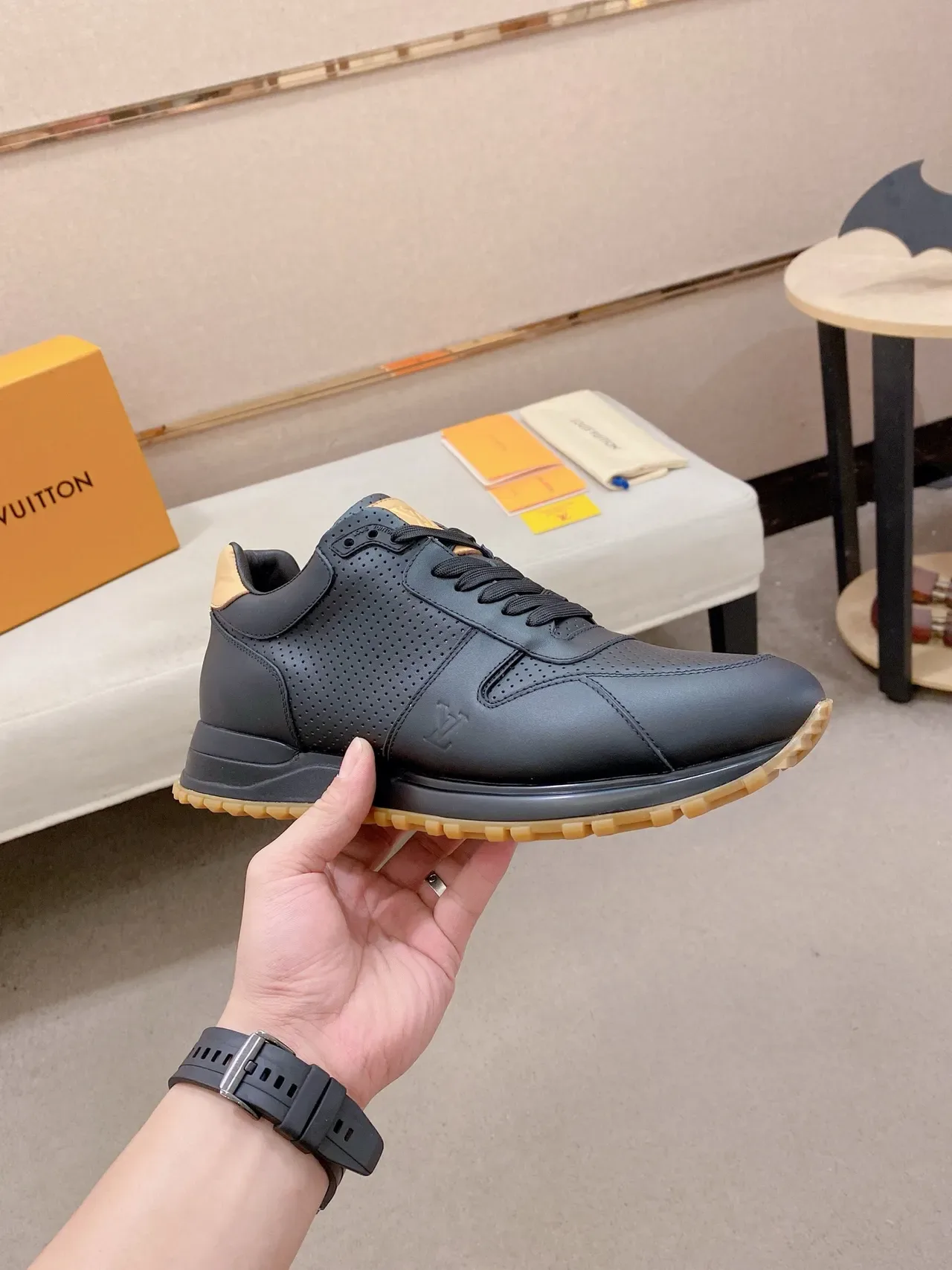 Louis Vuitton Sneakers Lifestyle Noir Beige Cuir Perforé Semelle Caoutchouc 5
