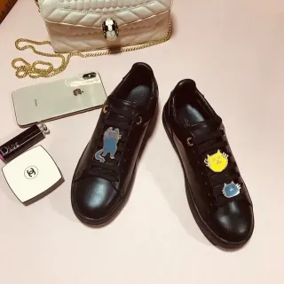 Louis Vuitton Sneakers de cuero liso negro azul bajas con cordones lifestyle