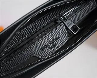 Louis Vuitton কালো Epi চামড়া উলকিযুক্ত Monogram হাতের কব্জির থলি 2