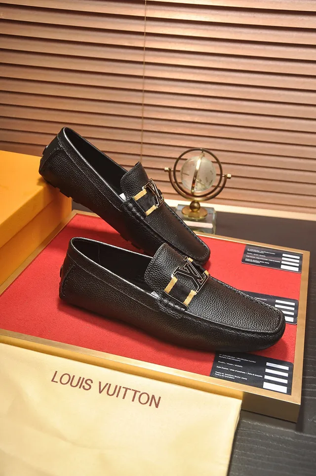 Louis Vuitton Noir Or Cuir Pebbled Métal LV Boucle Twist-Lock Mocassins 5