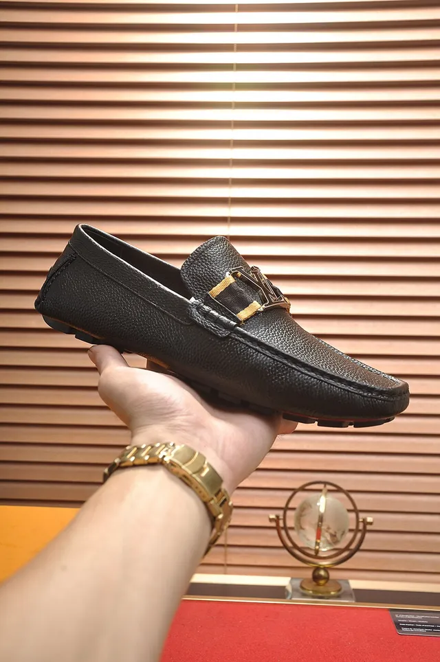 Louis Vuitton Noir Or Cuir Pebbled Métal LV Boucle Twist-Lock Mocassins 7