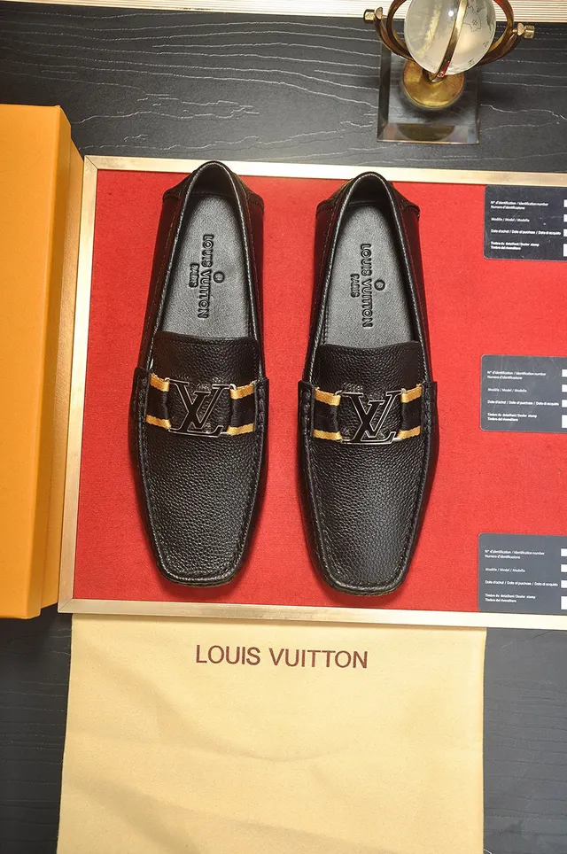 Louis Vuitton Noir Or Cuir Pebbled Métal LV Boucle Twist-Lock Mocassins 9