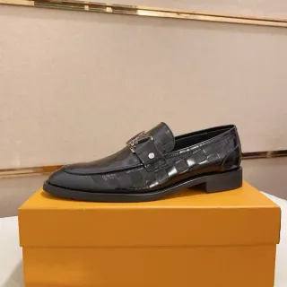 Louis Vuitton काली पेटेंट लेदर डैमियर चेक पैटर्न लोफर