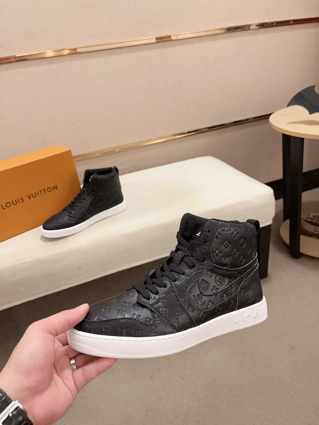 路易威登 黑白 印花 皮革 高帮 生活休闲鞋 5