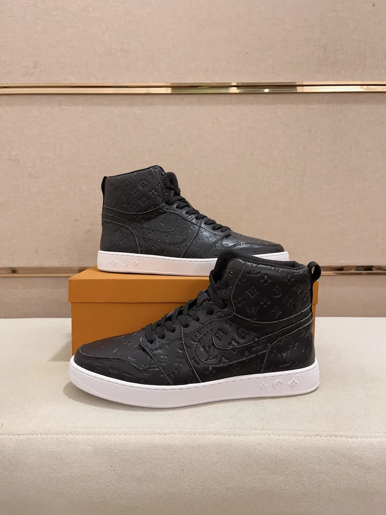 路易威登 黑白 印花 皮革 高帮 生活休闲鞋 7