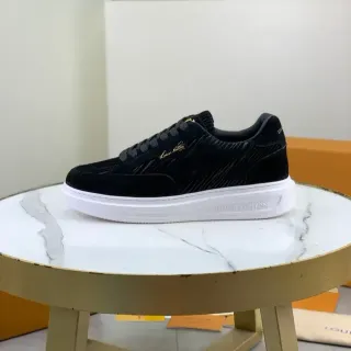 Louis Vuitton Tênis Lifestyle Preto e Branco com Parte Superior Texturizada em Veludo e Painéis Acanalados