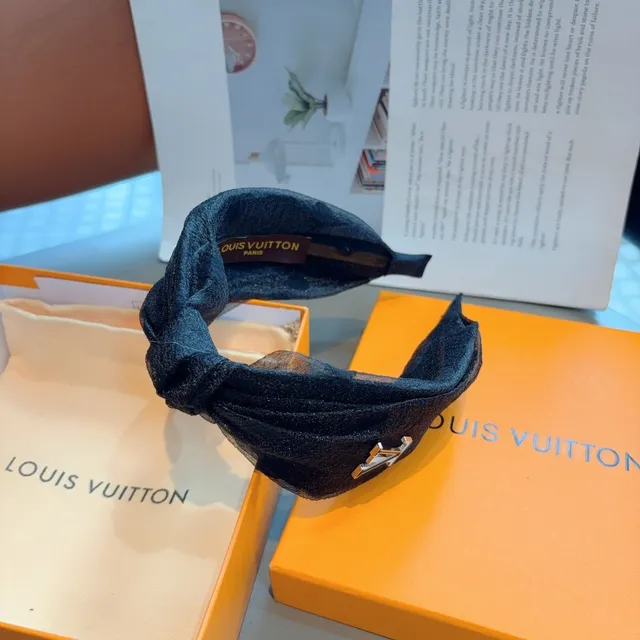 Louis Vuitton নীল রূপালী মোড়ানো গিঁট ধাতব LV Logo টুপি 3