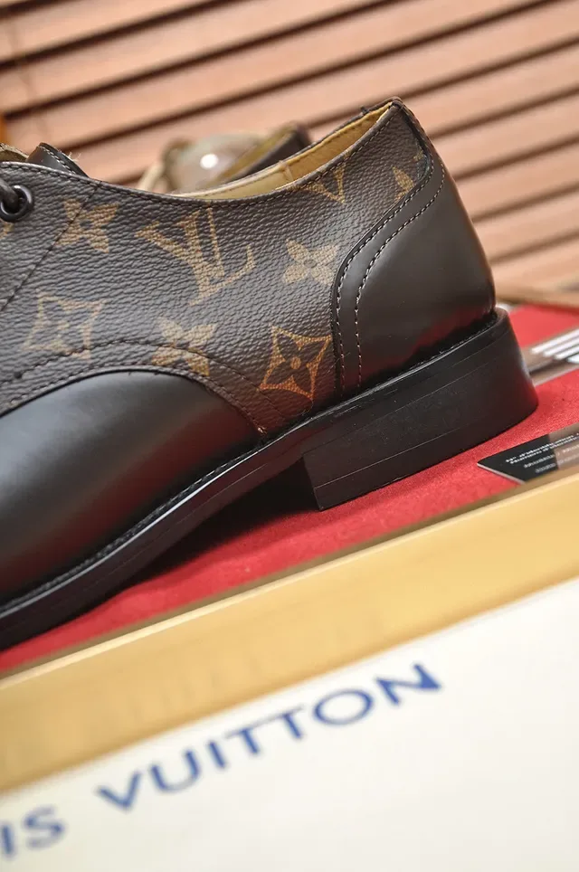 Louis Vuitton Marron Beige Bout à Cap Monogramme Toile Quarters Oxford 2
