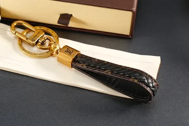 Louis Vuitton বাদামী সোনালি বোনা চামড়ার হার্ডওয়্যার রিস্টলেট 6