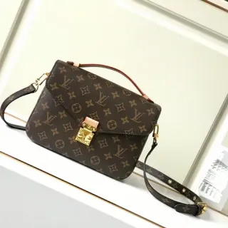 Louis Vuitton marrón dorado monograma lona cierre de solapa bolso