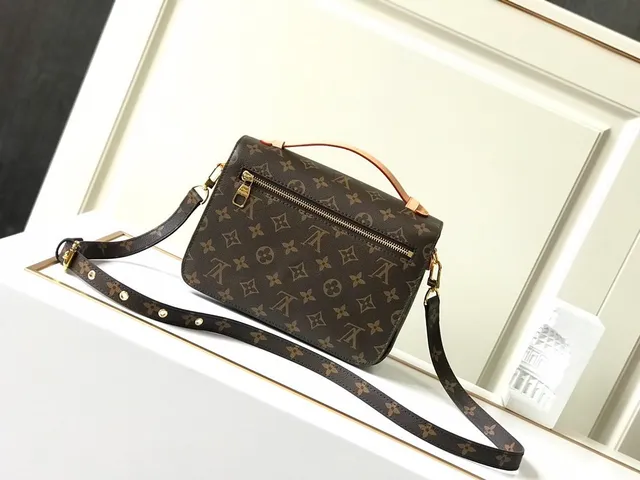 Louis Vuitton marrom dourado monograma lona fechamento de aba bolsa 3