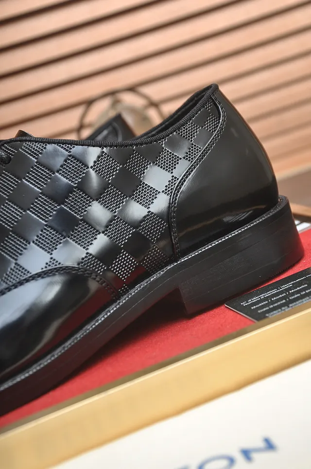 Louis Vuitton Checkerboard Monogram Chaussures Oxford en cuir patent noir à bout de cap 2