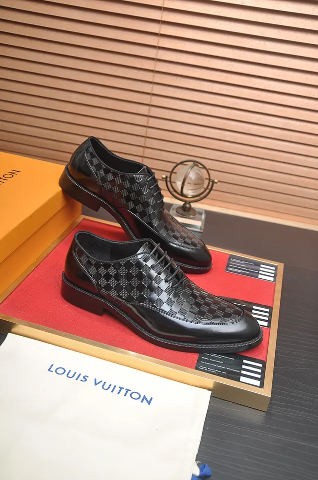 Louis Vuitton Checkerboard Monogram Chaussures Oxford en cuir patent noir à bout de cap 4