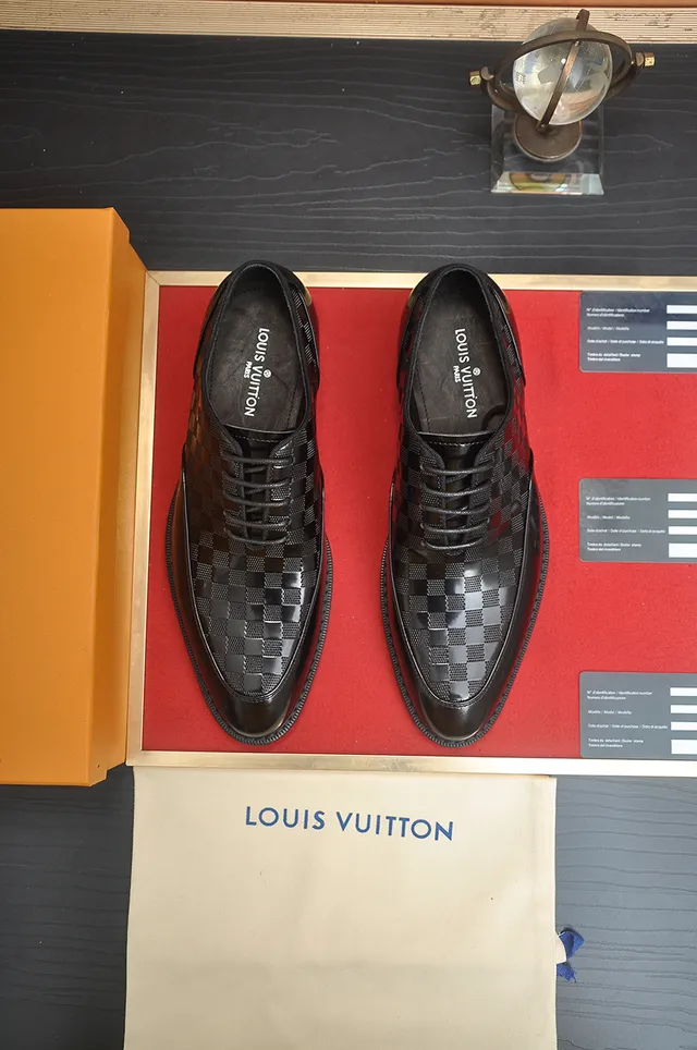 Louis Vuitton Checkerboard Monogram Chaussures Oxford en cuir patent noir à bout de cap 5
