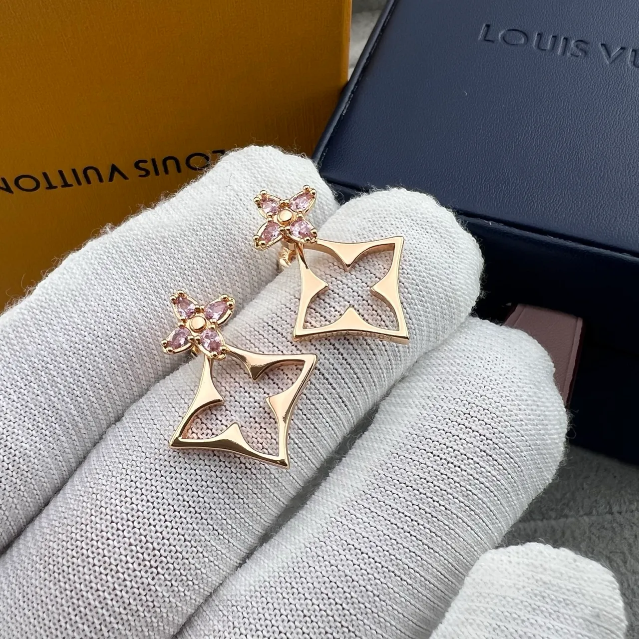 Louis Vuitton brincos florais de ouro rosa metal com pétalas de cristal 5