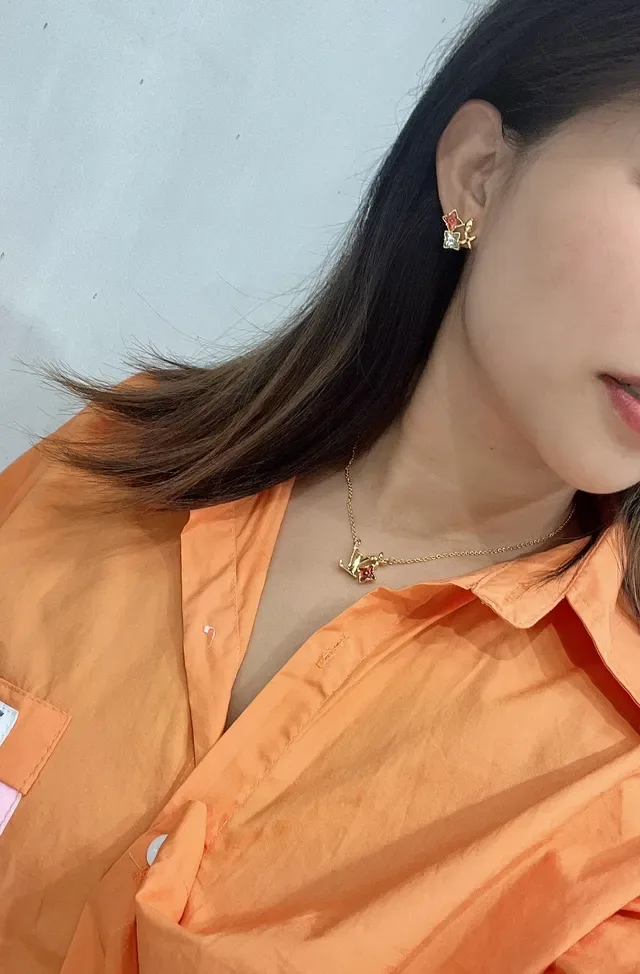 Collier Louis Vuitton Monogram Floral Chaîne Or Émail Rouge 3