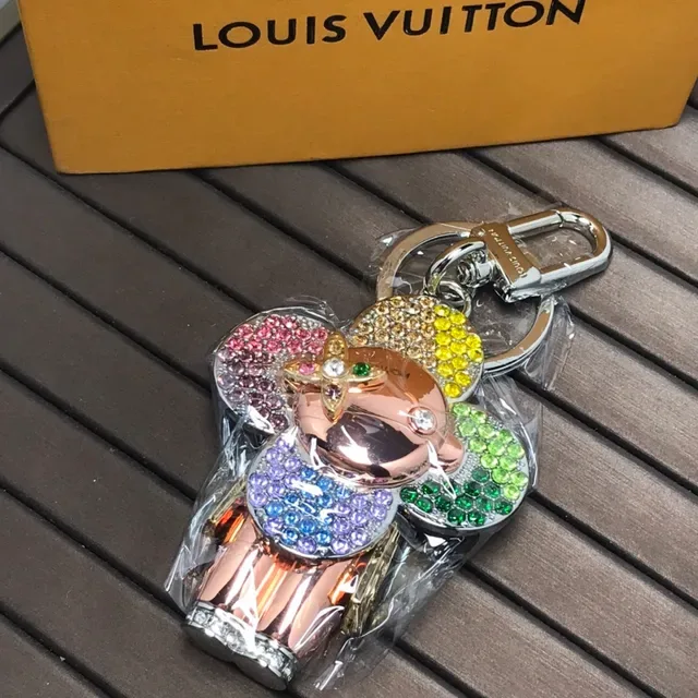 Louis Vuitton Flower-Shaped Crystal Keychain Multicolor Jewelry 4