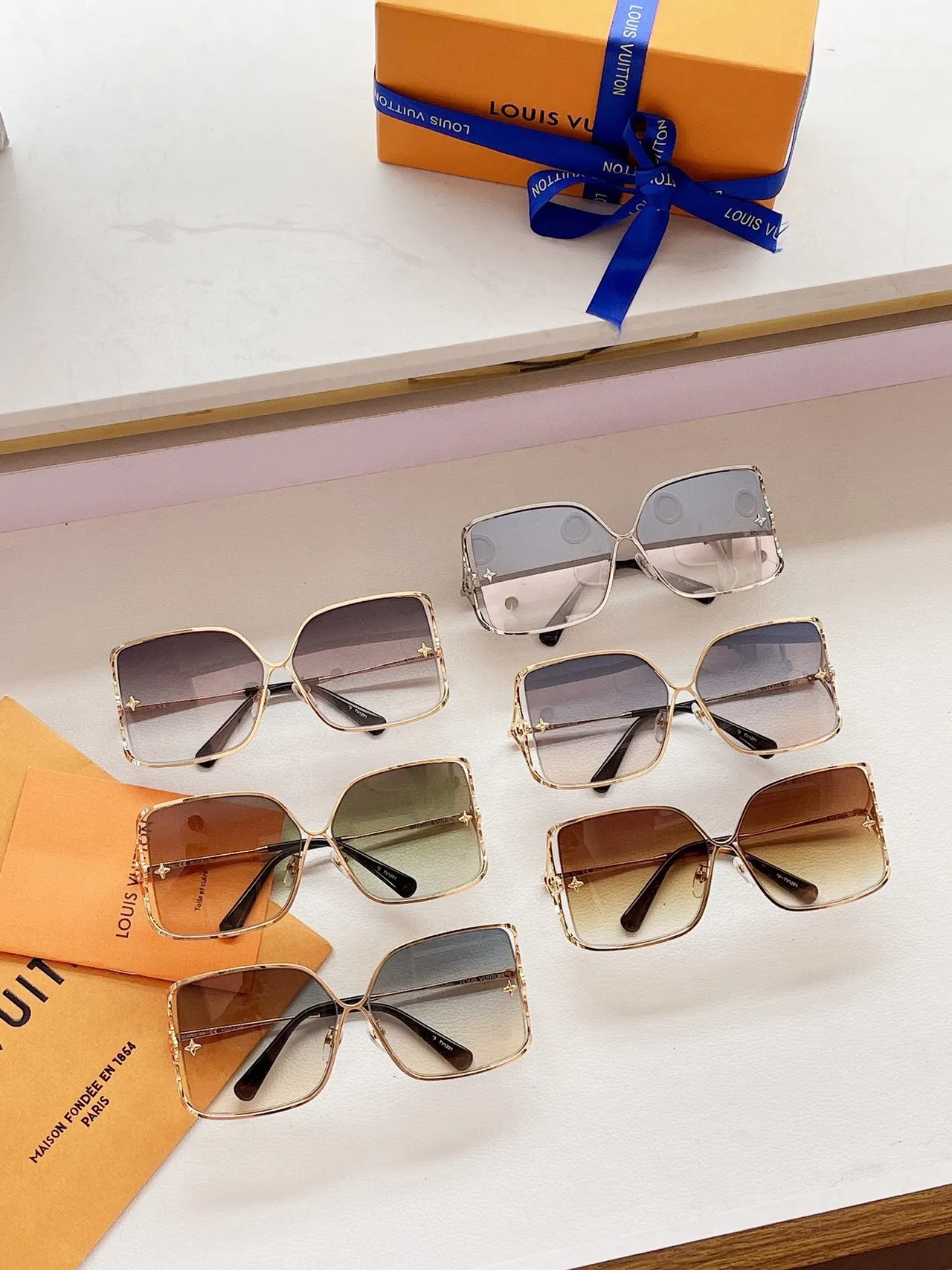 Louis Vuitton Geometric Gold Frame Gradient Green Sunglasses 3