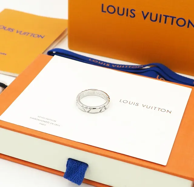 Louis Vuitton Geometric Textured Gold Ring 3