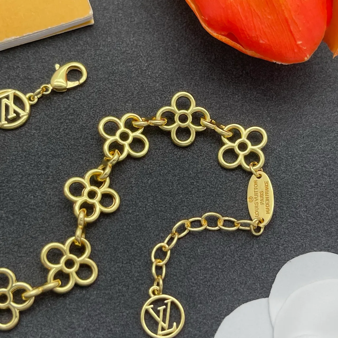 Pulsera Louis Vuitton de Oro con Eslabones Cuádruples Florales 5