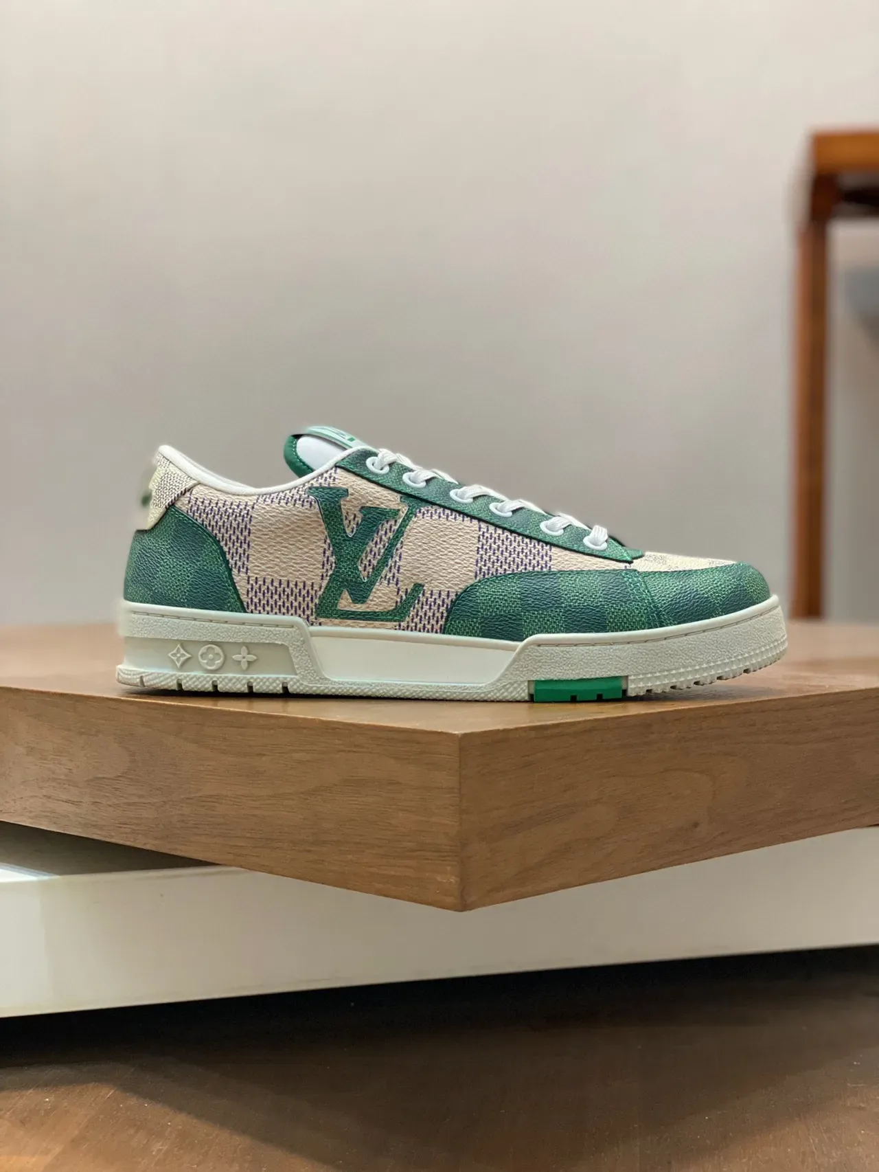 Louis Vuitton Vert Beige Low-Top Checkerboard Panneau Lifestyle Sneakers 2