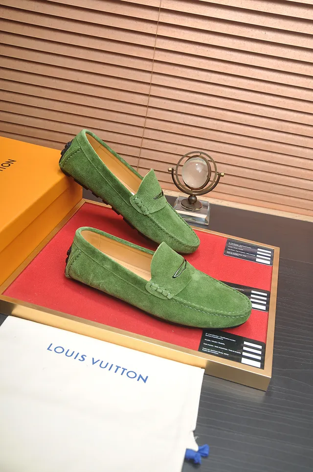 Louis Vuitton Mocassins Penny de Camurça Verde com Alça 4