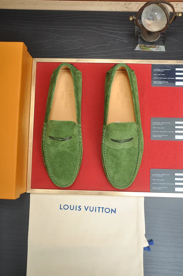 Louis Vuitton Mocassins Penny de Camurça Verde com Alça 5