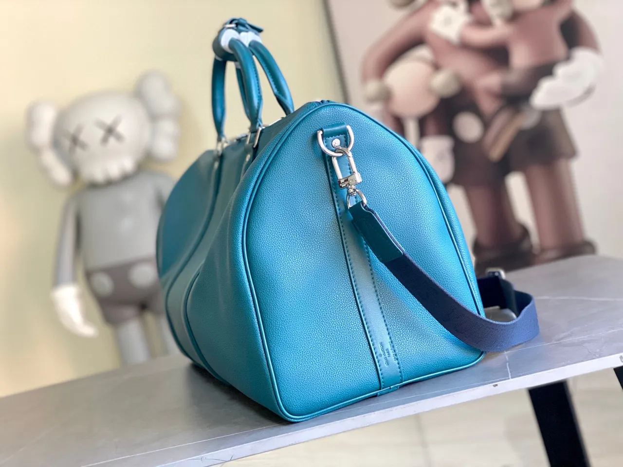 Louis Vuitton Keepall Bandoulière Turquesa Couro granulado Bolsa duffel 4