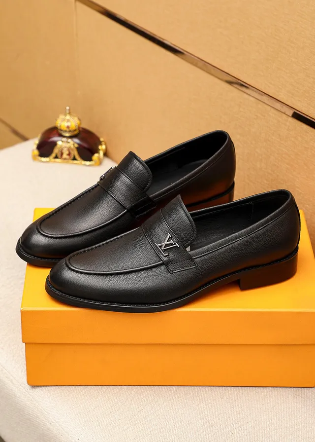 Louis Vuitton Loafer Noir Doré Cuir Granulé Métal LV Logo Bride Loafer 3