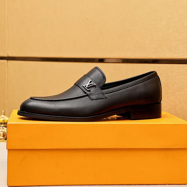 Louis Vuitton Loafer Noir Doré Cuir Granulé Métal LV Logo Bride Loafer 5