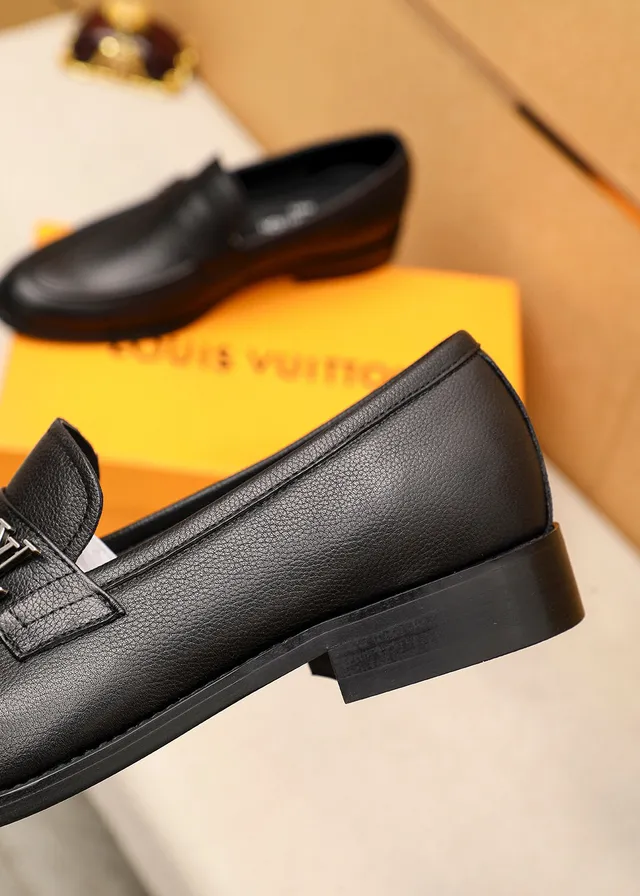 Louis Vuitton Loafer Noir Doré Cuir Granulé Métal LV Logo Bride Loafer 7