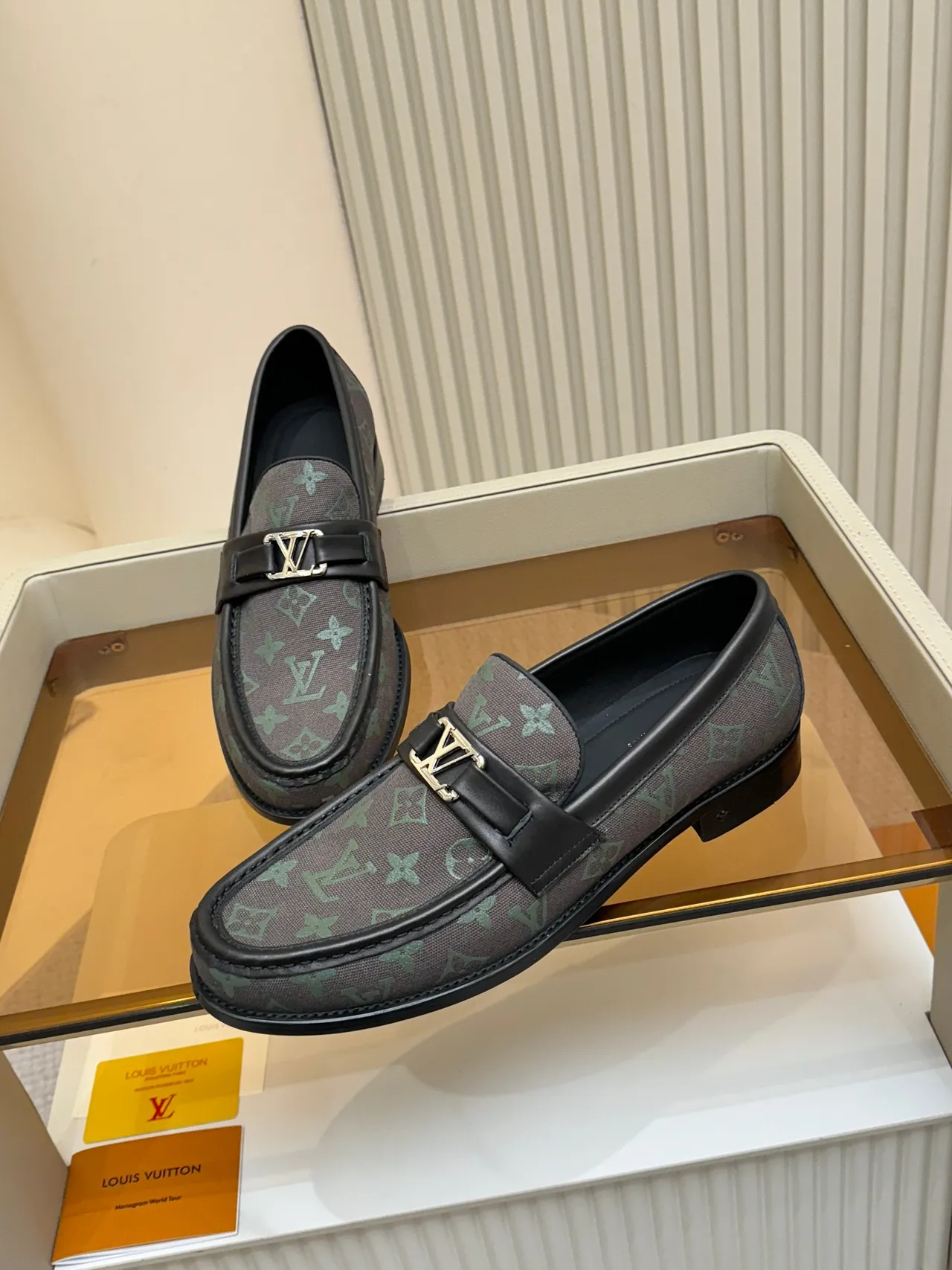 Louis Vuitton loafers marrom verde monograma tela com borda de couro 4