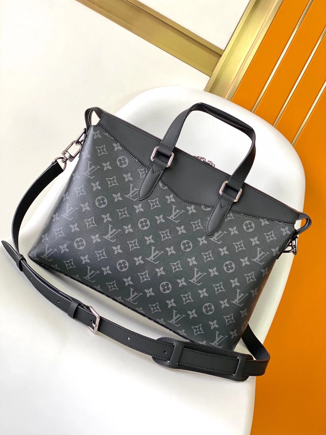 Louis Vuitton Lockit ধূসর গঠিত মোনোগ্রাম ক্যানভাস টোট ব্যাগ 5